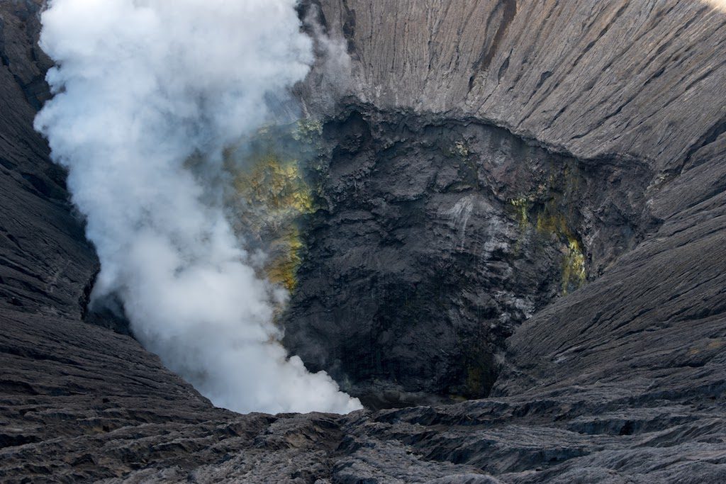 au coeur du cratère du volcan Bromo en Indonésie