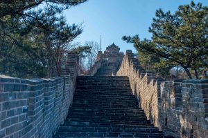 montée des marches sur la Grande Muraille de Chine