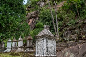 côtés du temple de Wat Phou à Champasak au Laos