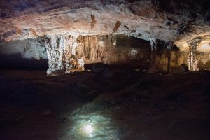 intérieur grotte de Konglor sur la boucle de Thakhek au Laos
